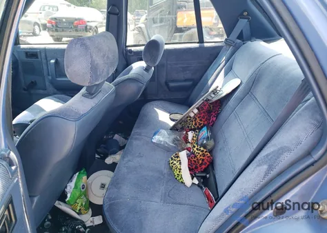 1992 Dodge Shadow из США, поврежденный, VIN 1B3XP48KXNN262238